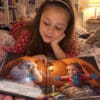 Le Yéti Perdu — Enfant lisant son livre personnalisé