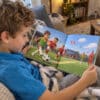 L’étoile montante du foot — Enfant lisant son livre personnalisé